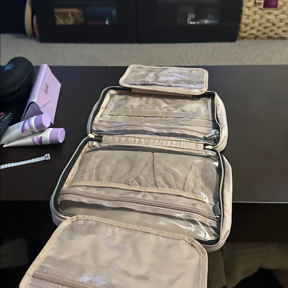 NWOT Quilted Light Pink Travel Hanging Organizer